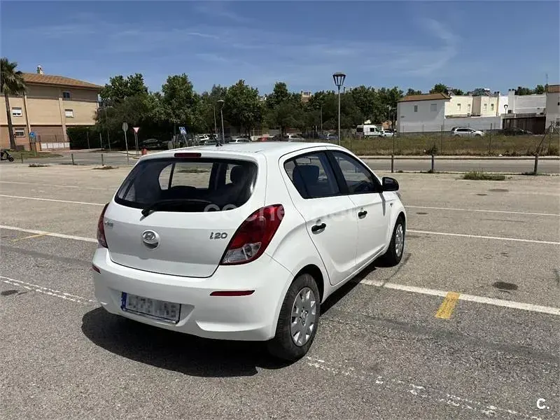 Usado Hyundai i20 85 CV (62 kW) 2012 Blanco Utilitario
