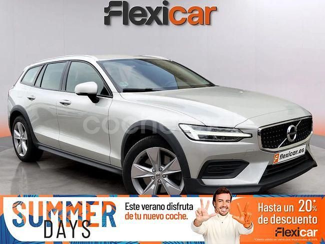 Gris / plata Usado 2019 Volvo V60 CC Momentum Familiar | 21.990 € (Precio justo) - Imagen 1/4