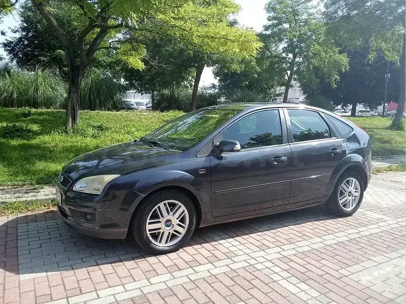 Brugt Ford Focus Ghia 115 HK (84 kW) 2006 Grå Sedan