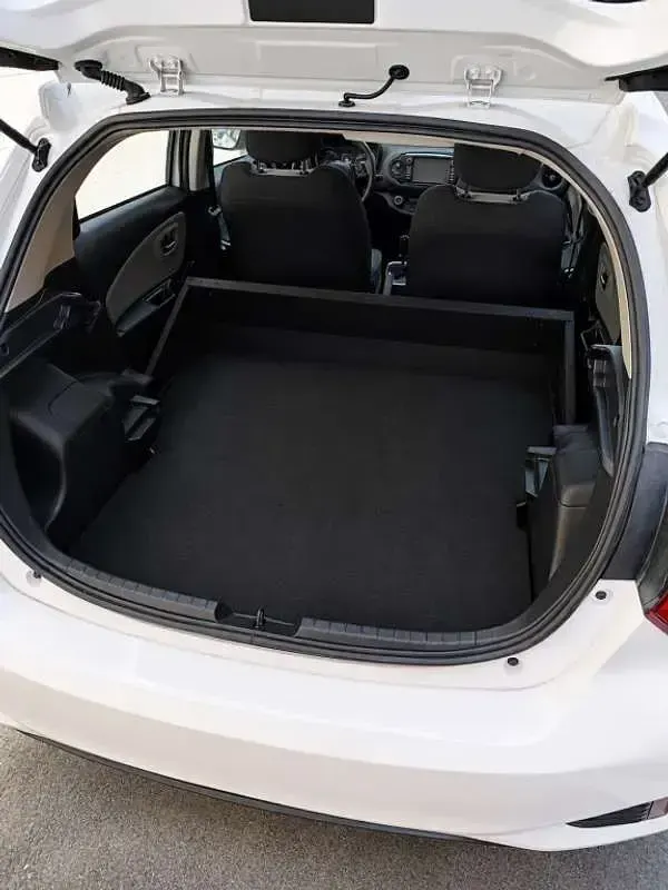 Usado Toyota Yaris Active 99 CV (72 kW) 2020 Blanco Utilitario