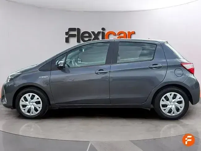 Käytetty Toyota Yaris Hybrid Business Edition 116 HP (85 kW) 2020 Harmaa