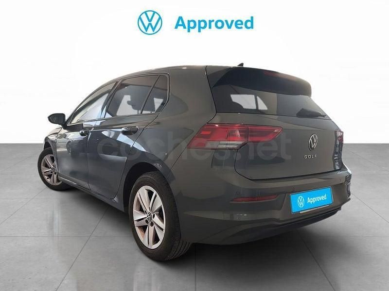 Usado VW Golf VIII Life 116 HP (85 kW) 2024 Cinzento Sedan