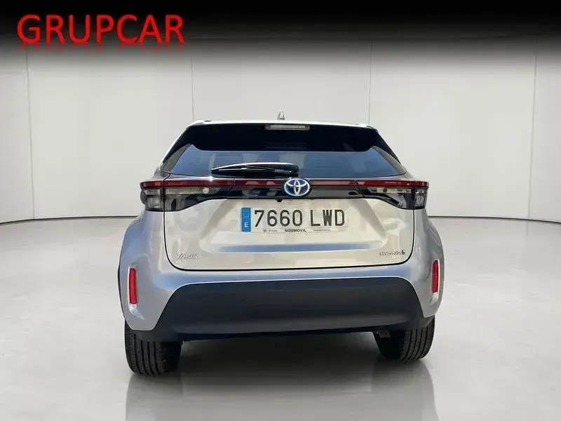 Usado Toyota Yaris Cross Plus 116 CV (85 kW) 2022 Gris / plata SUV