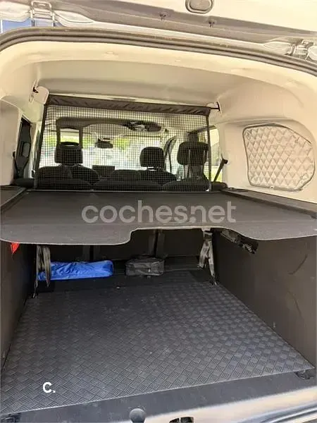 Usado Peugeot Rifter Allure 130 CV (95 kW) 2024 Gris / plata Monovolumen
