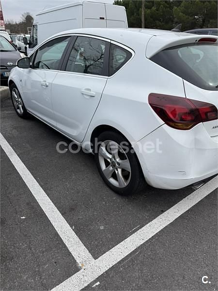 Usado Opel Astra Sportive 165 CV (121 kW) 2012 Blanco Berlina