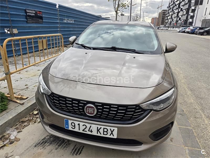 Usado Fiat Tipo Easy 95 CV (69 kW) 2017 Beige Berlina