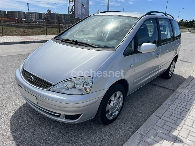 Usado Ford Galaxy Trend 130 CV (95 kW) 2004 Gris / plata Monovolumen