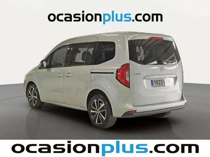 Usado Mercedes 180 116 CV (85 kW) 2023 Plateado Berlina