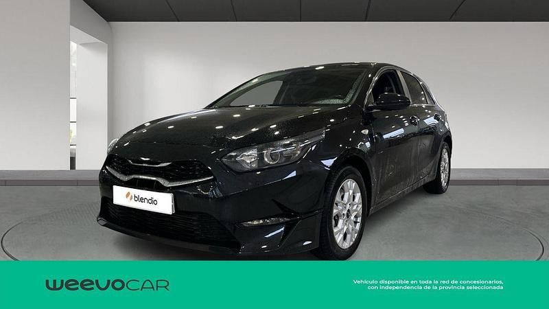Usado Kia Ceed 120 CV (88 kW) 2023 Negro Utilitario