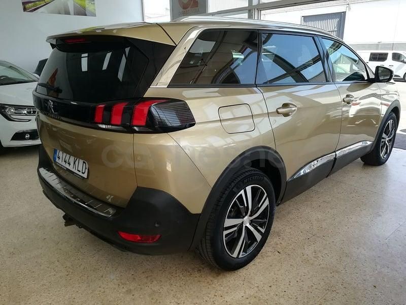 Usado Peugeot 5008 Allure 130 CV (95 kW) 2018 Beige SUV