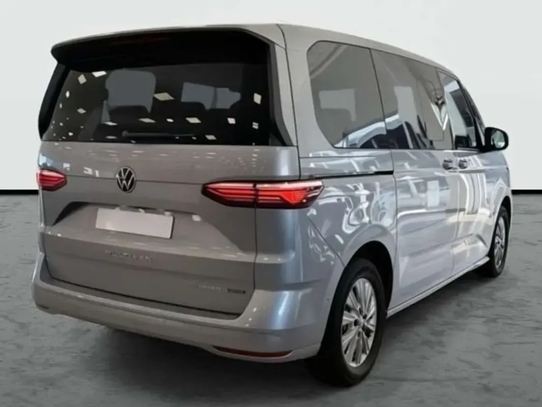 Usado VW Multivan 245 CV (180 kW) 2025 Plateado Monovolumen