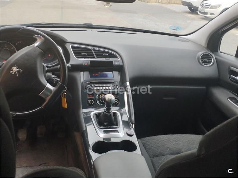 Negro Usado 2015 Peugeot 3008 Access Berlina | 9500 € (Precio justo) - Imagen 1/4