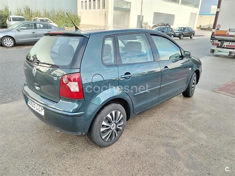 Verde Usado 2002 VW Polo Conceptline Berlina | 3000 € (Precio justo) - Imagen 1/4