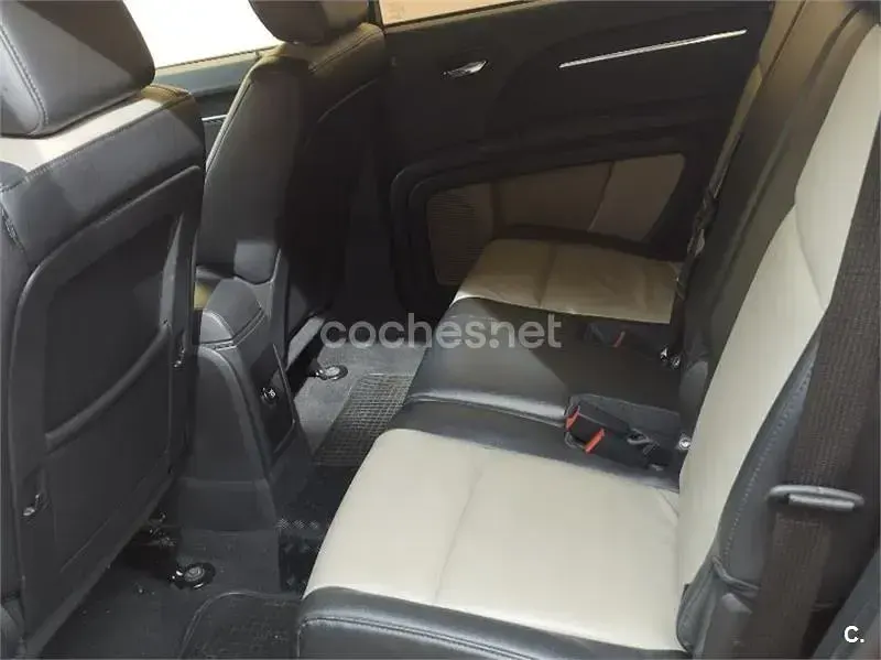 Usado Dodge Journey 140 CV (102 kW) 2010 Rojo SUV