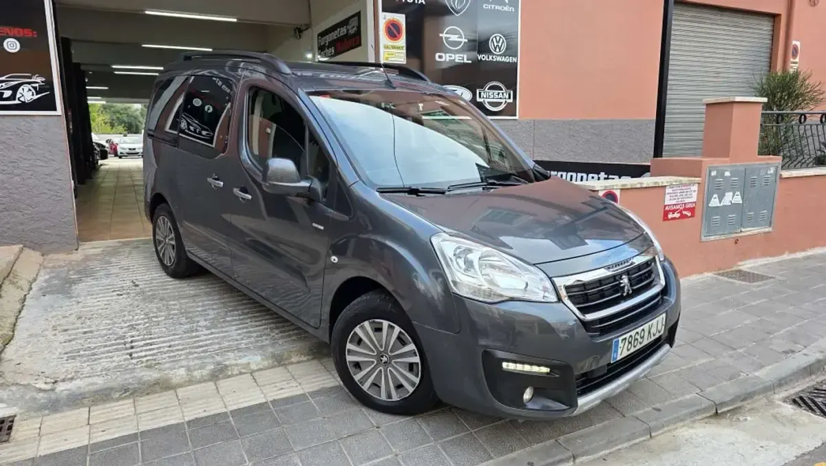 Usado Peugeot TePee Outdoor 99 CV (72 kW) 2018 Gris Van