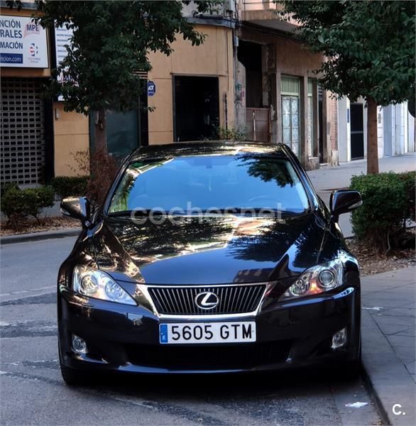 Gris / plata Usado 2010 Lexus IS220d Luxury Line Berlina | 8500 € (Un poco caro) - Imagen 1/4