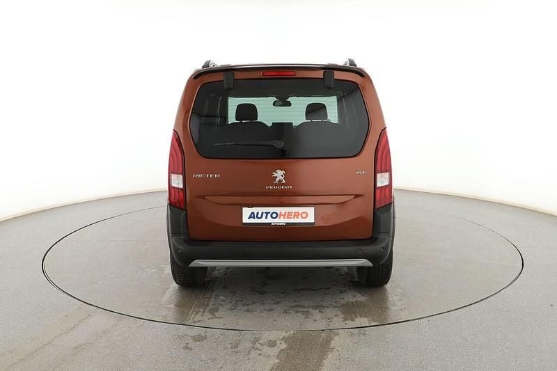 Usado Peugeot Rifter GT 131 CV (96 kW) 2021 Marrón Monovolumen