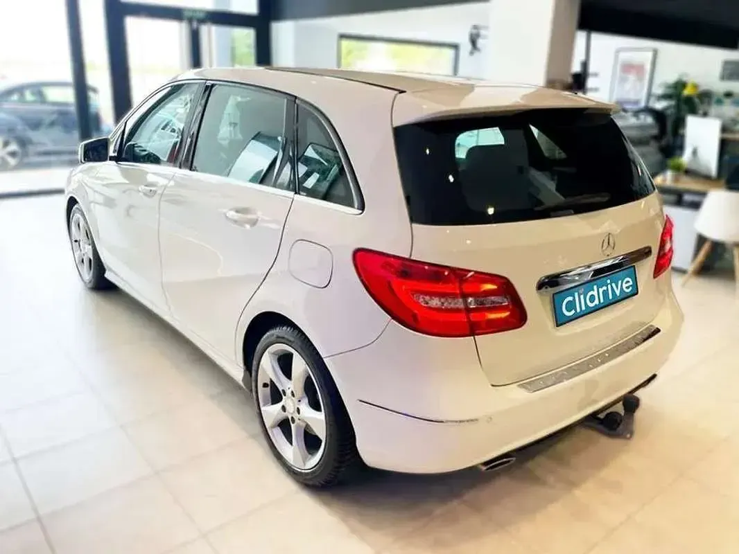 Usado Mercedes B180 122 CV (89 kW) 2012 Blanco Utilitario