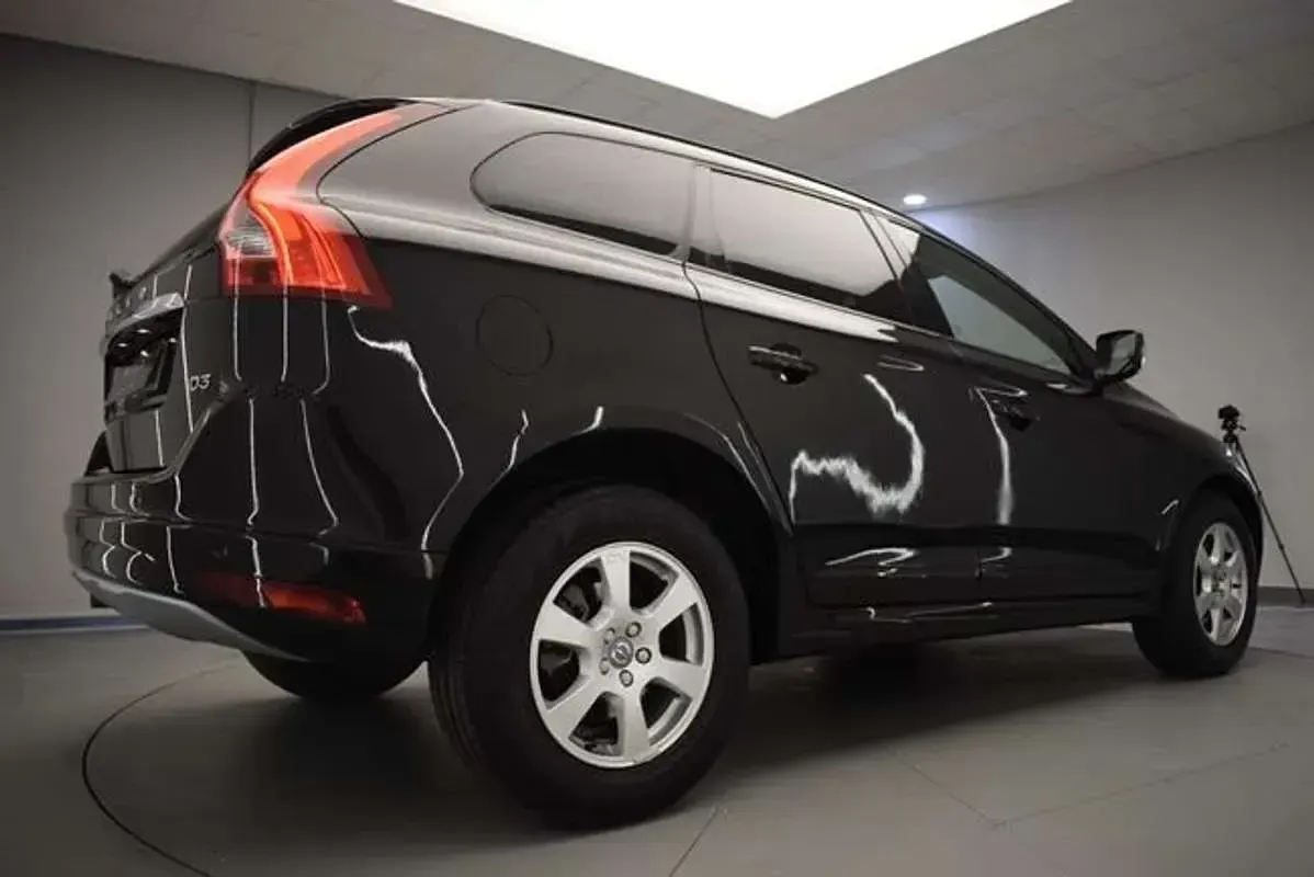 Usado Volvo XC60 Kinetic 150 CV (110 kW) 2017 Negro SUV
