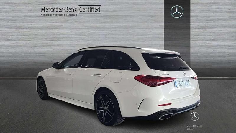 Usado Mercedes C300 AMG line 204 CV (150 kW) 2022 Blanco Familiar