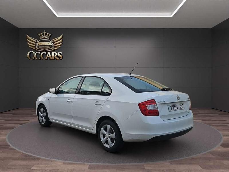 Usado Skoda Rapid Ambition 105 CV (77 kW) 2015 Blanco Utilitario