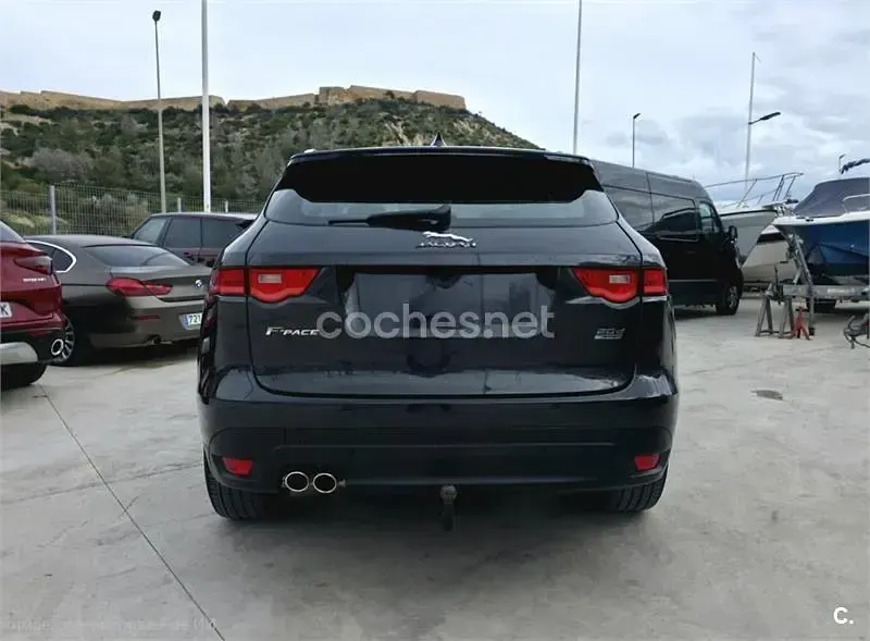 Usado Jaguar F-Pace Portfolio 180 CV (132 kW) 2017 Gris / plata SUV