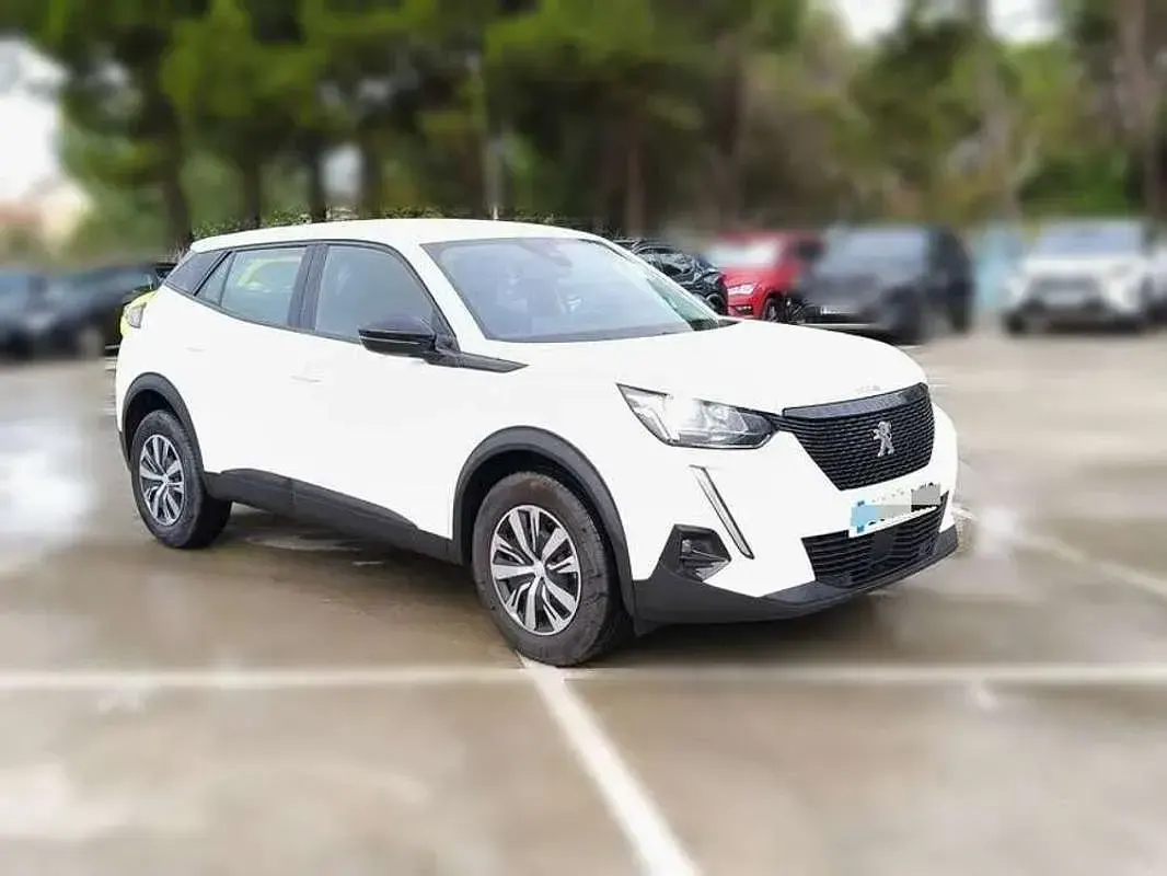 Usado Peugeot 2008 Active 101 CV (74 kW) 2022 Blanco SUV