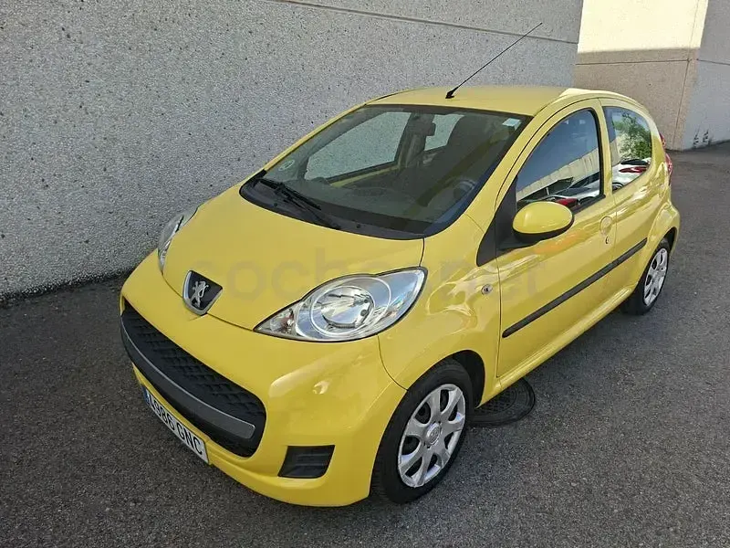 Usado Peugeot 107 54 CV (39 kW) 2009 Amarillo Utilitario