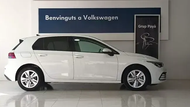 Usado VW Golf VIII Life 110 CV (80 kW) 2024 Blanco Berlina