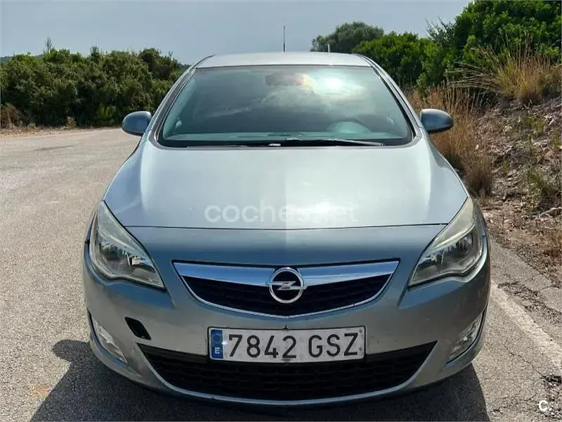 Usado Opel Astra Enjoy 110 CV (80 kW) 2010 Gris / plata Berlina