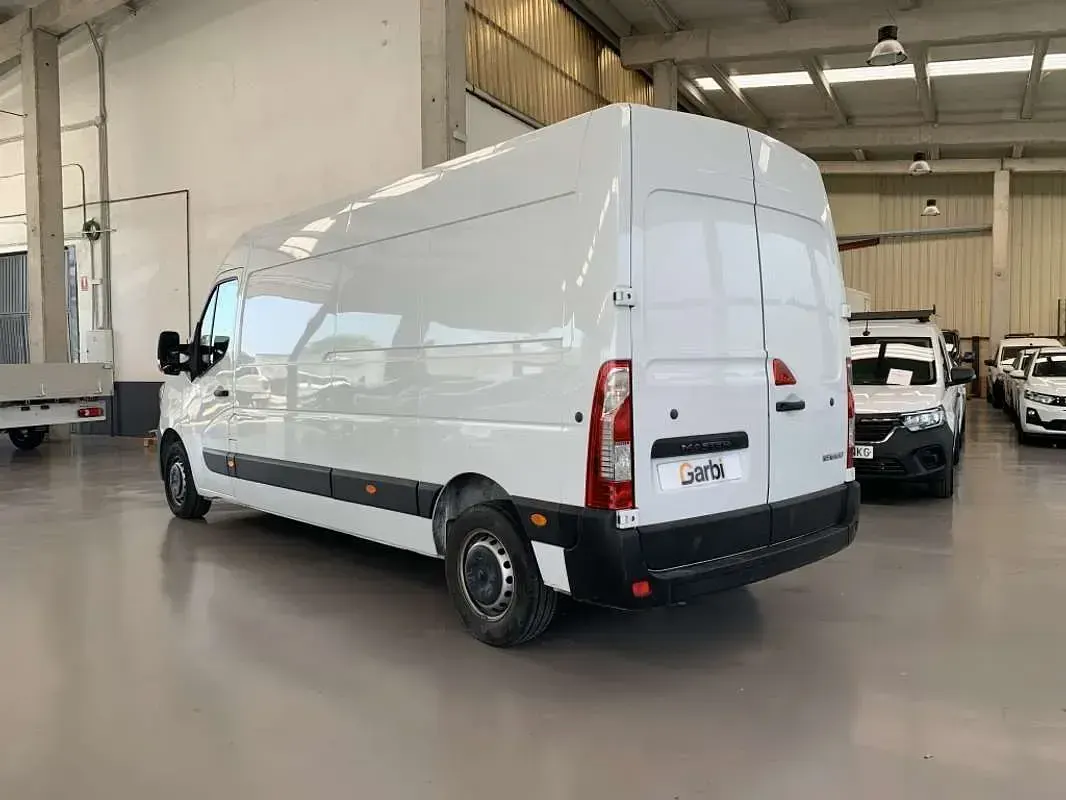 Usado Renault Master 135 CV (99 kW) 2022 Blanco Monovolumen
