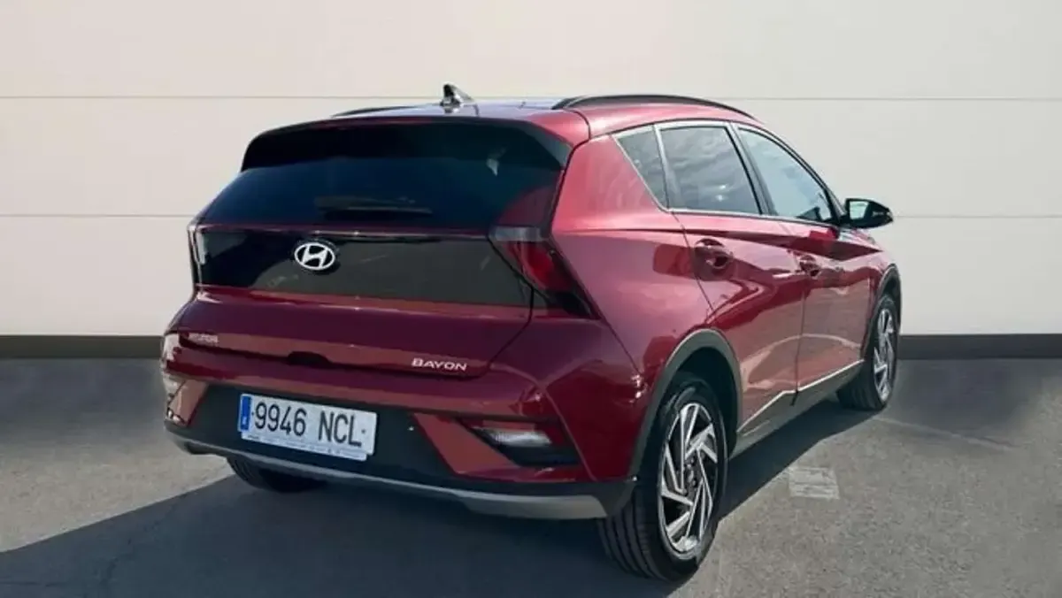 Usado Hyundai Bayon 80 CV (58 kW) 2025 Rojo SUV