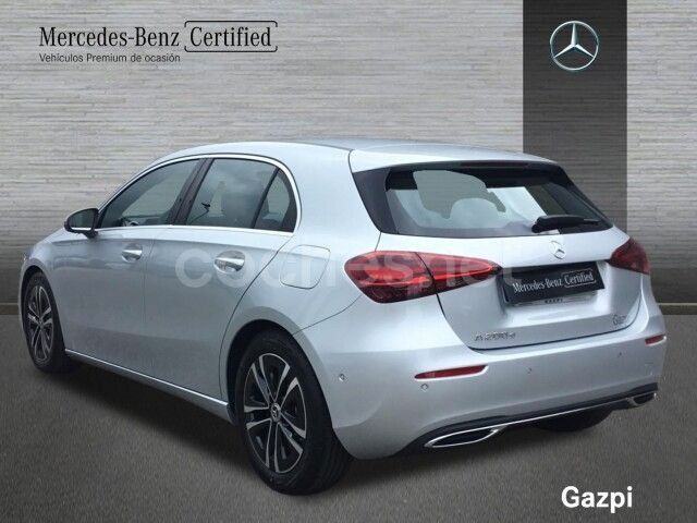 Usado Mercedes A200 150 CV (110 kW) 2024 Gris / plata Berlina