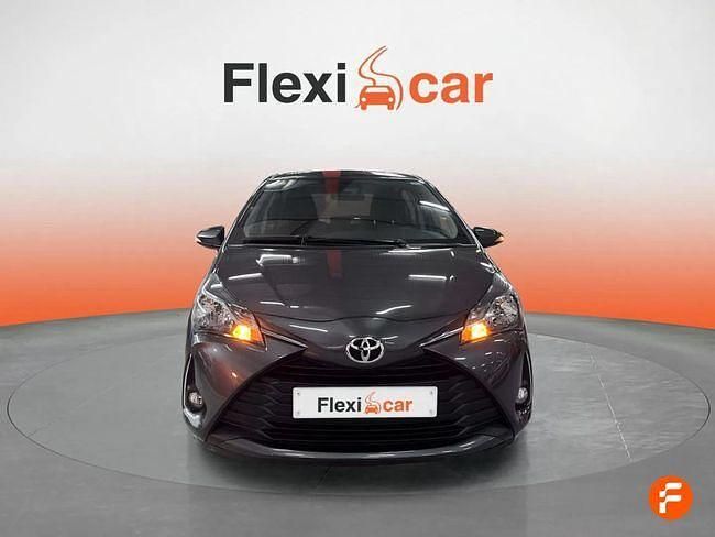 Usado Toyota Yaris Active 69 CV (50 kW) 2020 Gris Berlina