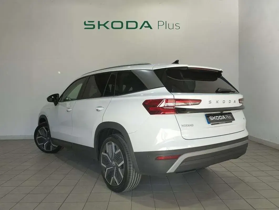 Usado Skoda Kodiaq 204 CV (150 kW) 2025 Blanco SUV