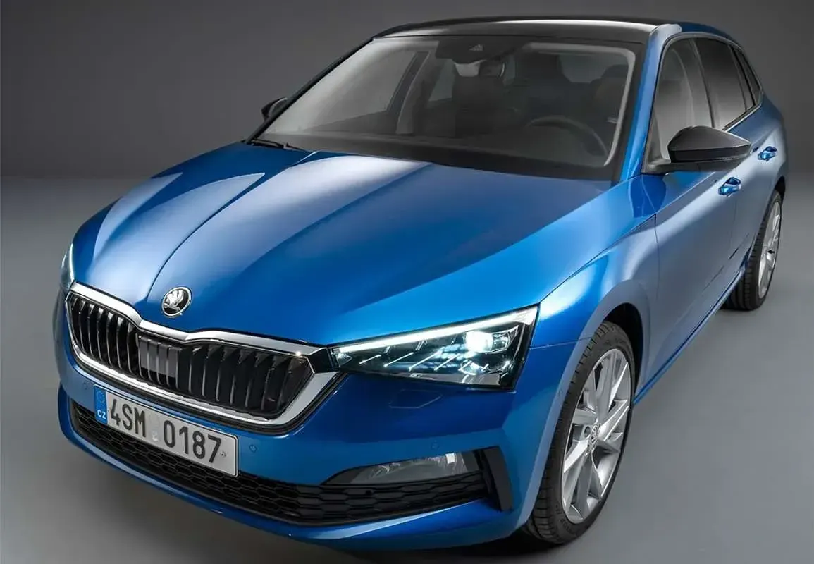 Usado Skoda Scala Selection 116 CV (85 kW) 2024 Azul Utilitario