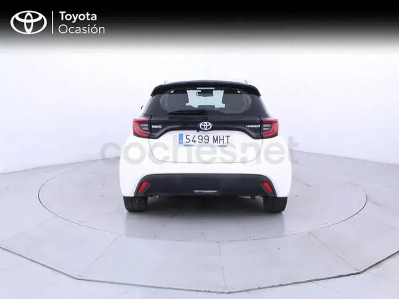 Usado Toyota Yaris Hybrid Active 116 CV (85 kW) 2023 Blanco Berlina