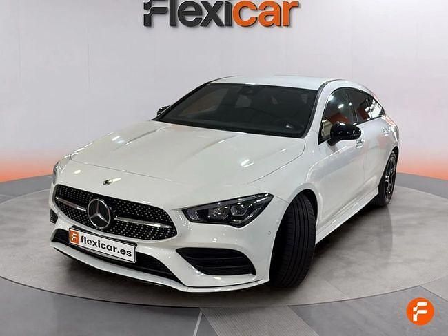 Usado Mercedes CLA200 Shooting Brake 150 CV (110 kW) 2023 Blanco Familiar
