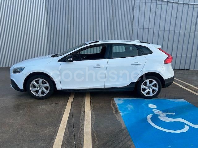 Usado Volvo V40 CC Momentum 115 CV (84 kW) 2015 Blanco Familiar