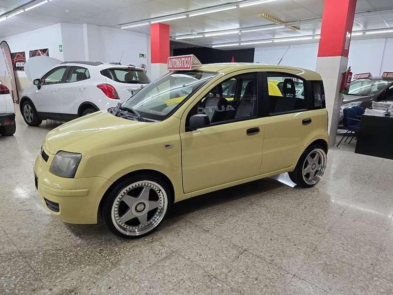 Usado Fiat Panda Dynamic 60 CV (44 kW) 2005 Amarillo Utilitario