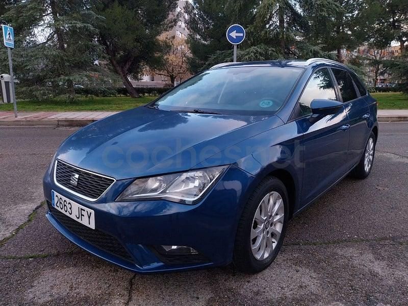 Usado Seat Leon Style 110 CV (80 kW) 2015 Azul Familiar