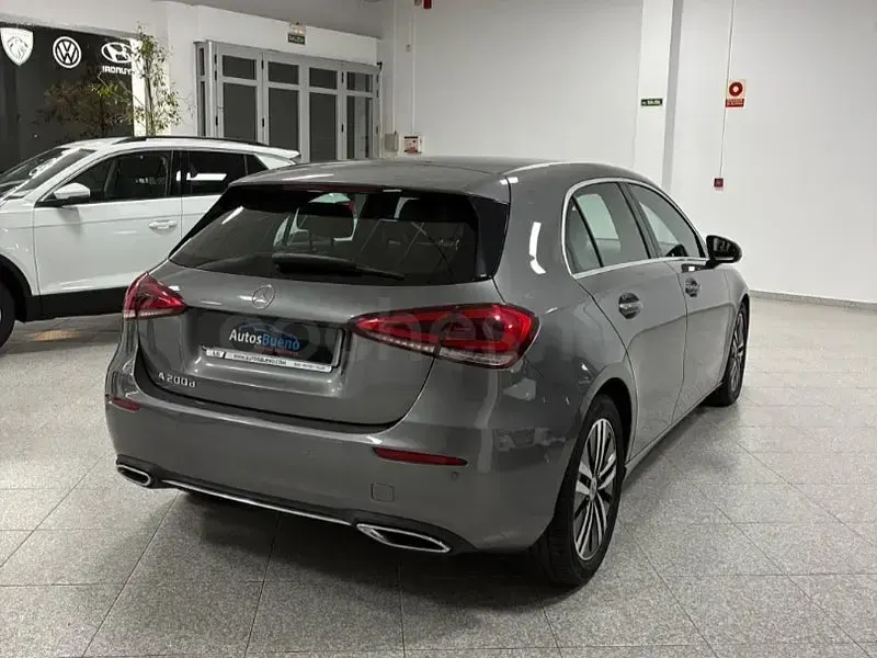 Usado Mercedes A200 150 CV (110 kW) 2021 Gris / plata Berlina