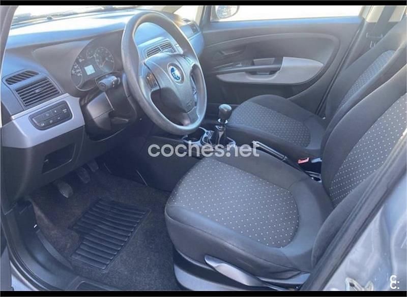 Usado Fiat Grande Punto Active 77 CV (56 kW) 2006 Gris / plata Utilitario