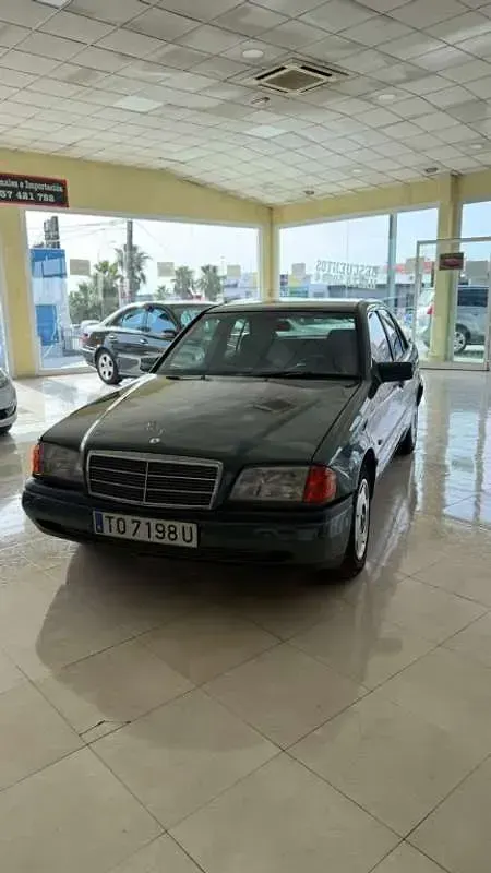 Usado Mercedes C180 121 CV (88 kW) 1993 Verde Berlina