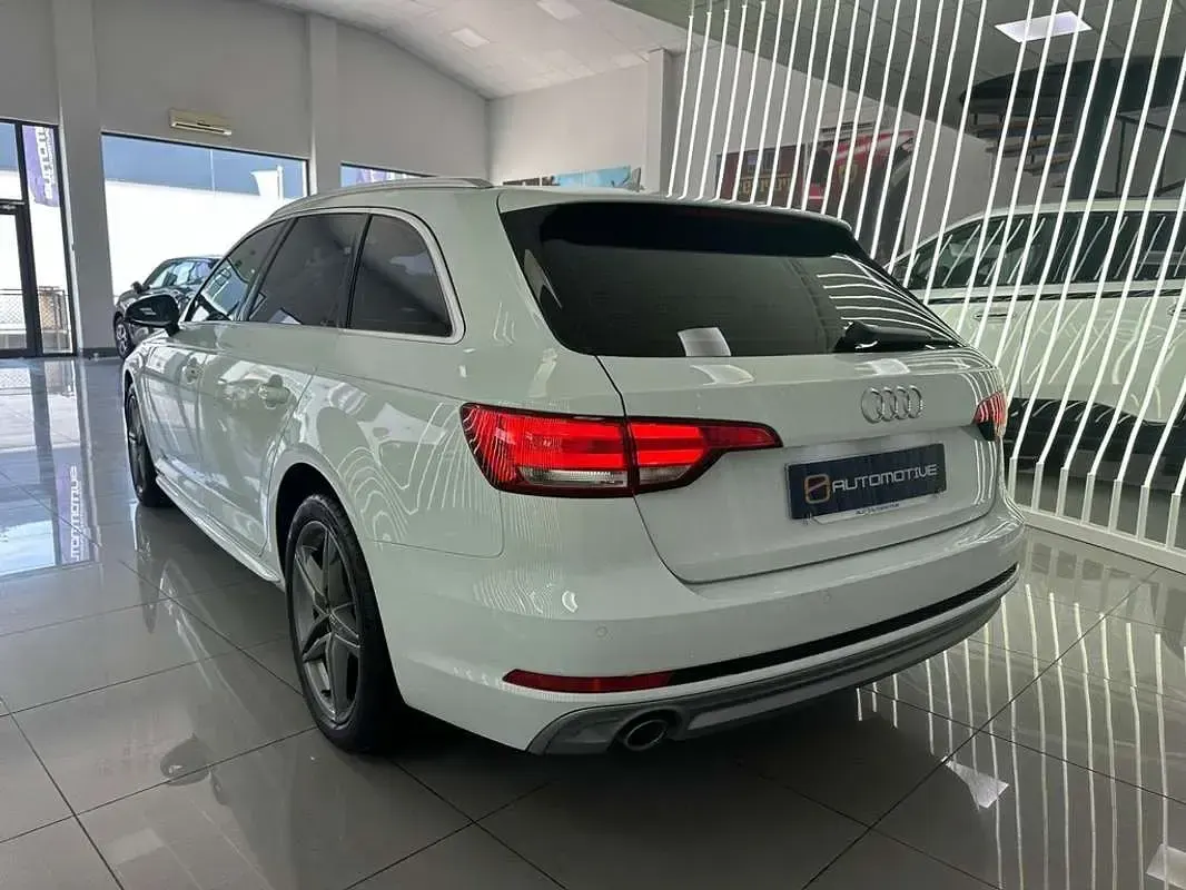 Usado Audi A4 Exclusive 150 CV (110 kW) 2017 Blanco Familiar