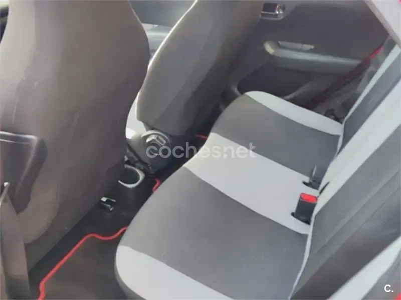 Usado Toyota Aygo X-play 69 CV (50 kW) 2018 Rojo Utilitario