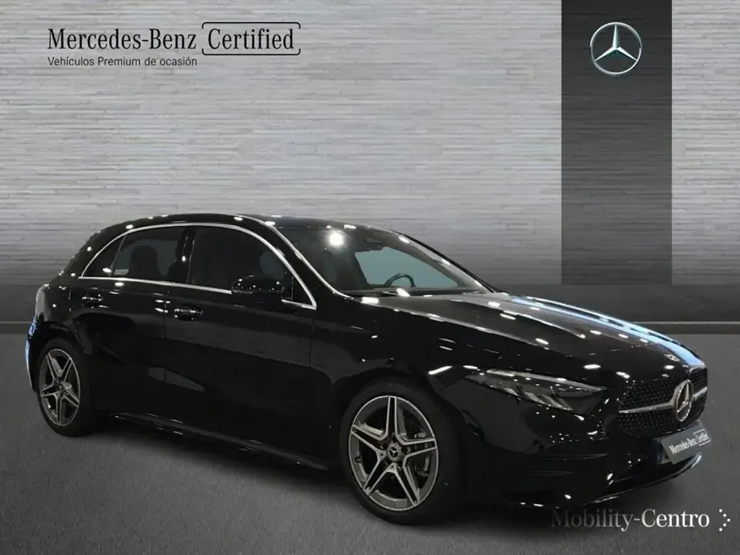 Usado Mercedes A180 116 CV (85 kW) 2024 Negro noche Berlina