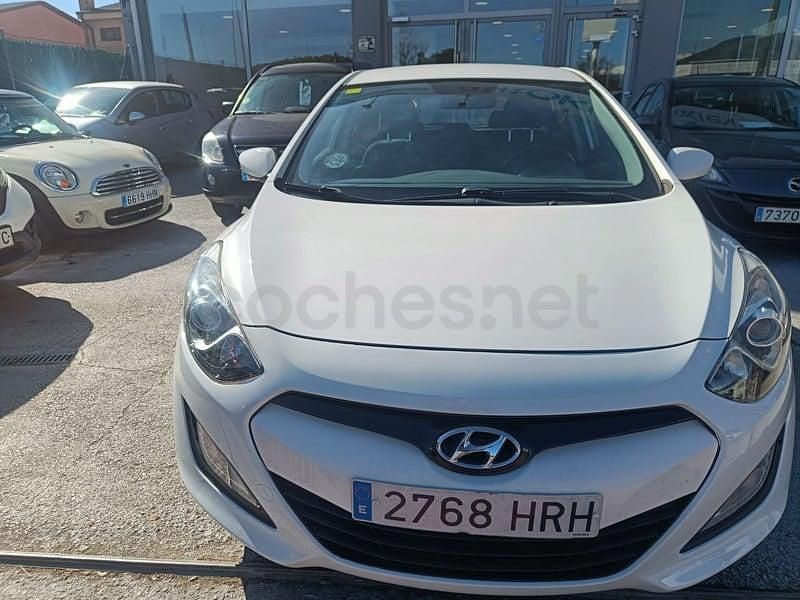 Usado Hyundai i30 90 CV (66 kW) 2013 Blanco Berlina