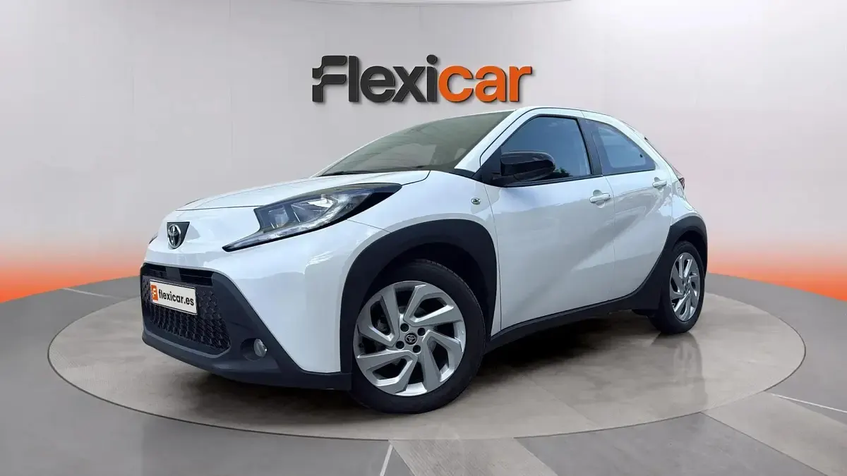 Usado Toyota Aygo X 72 CV (52 kW) 2022 Blanco SUV