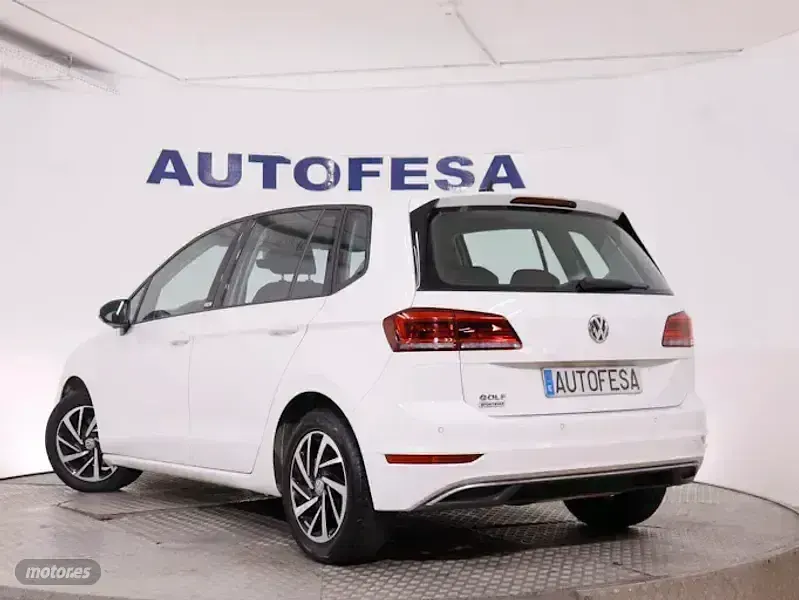 Usado VW Golf Sportsvan 115 CV (84 kW) 2018 Blanco Monovolumen